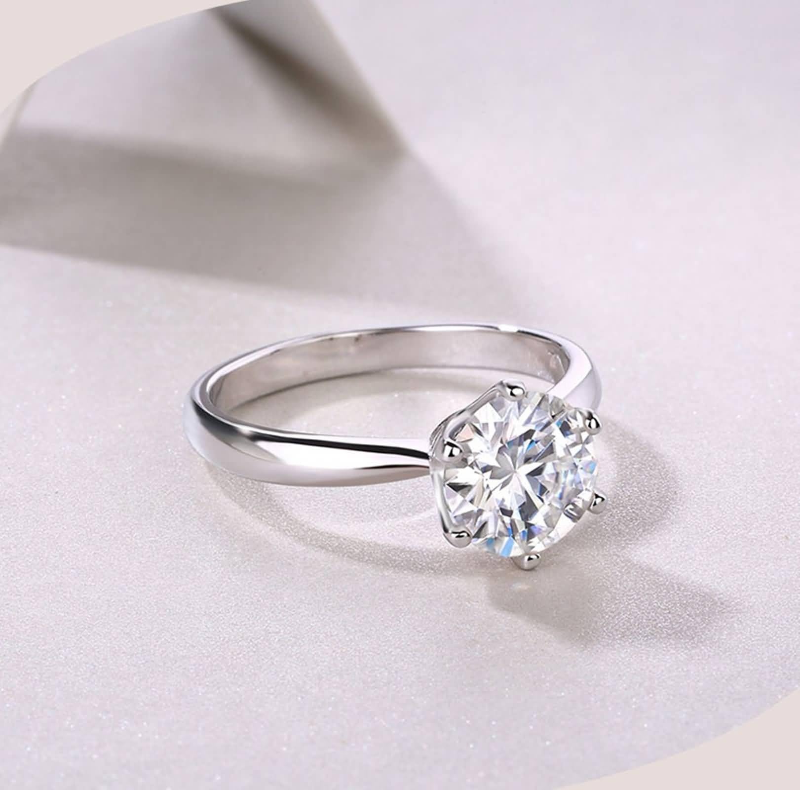 Promise Anello da donna in argento, con dito indice 2 mm di larghezza, fascia lucidata a 6 denti, moissanite 2 ct, platino, misura 52 (16,6)