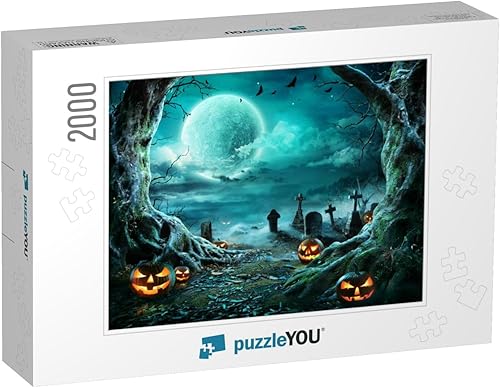 Jack O Lantern in Cemetery in Spooky Night with Full Moon. Rompecabezas con 2000 piezas