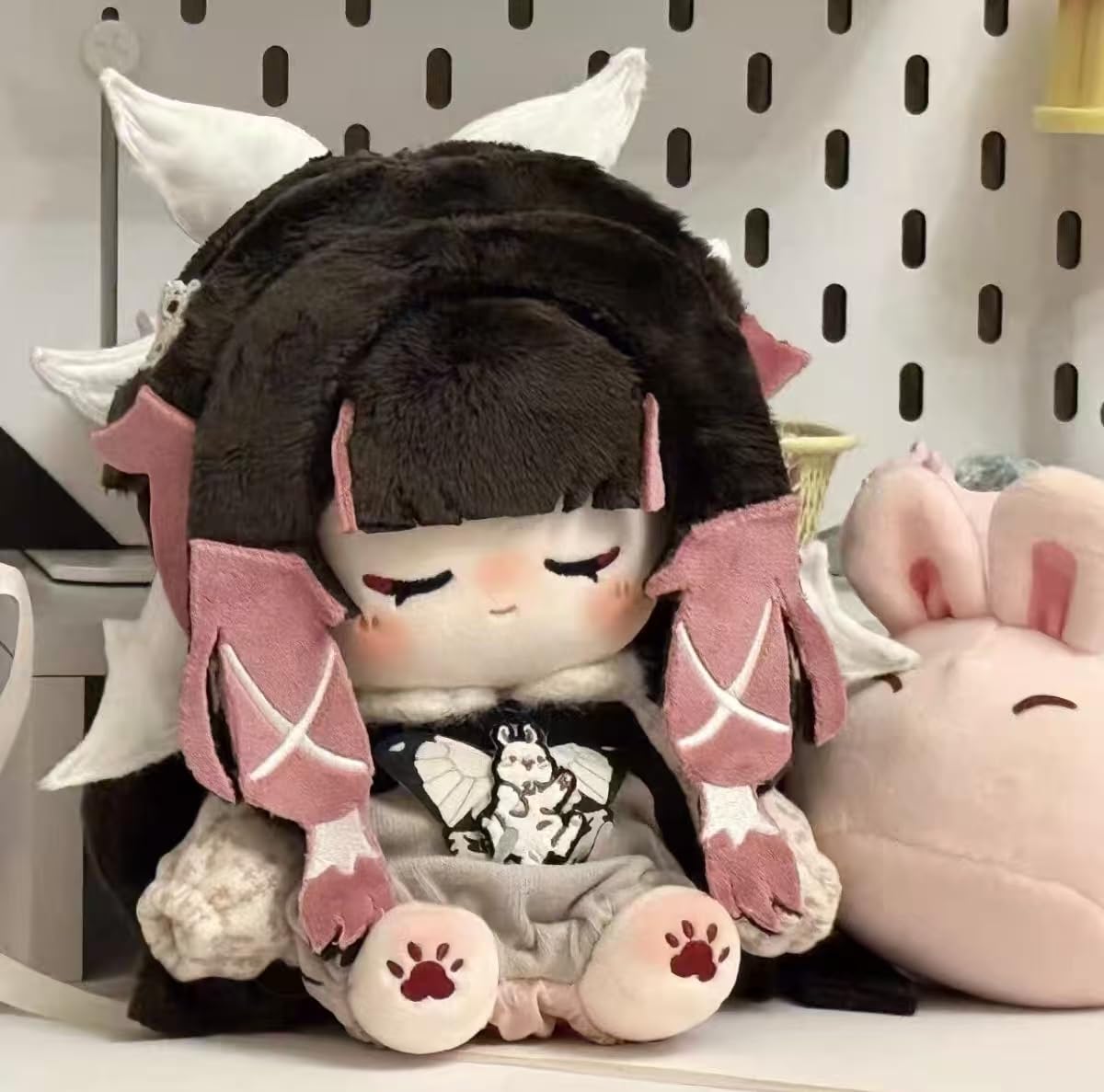 Amazon.co.jp: 原神 コロンビーナ 少女 ぬいぐるみ 20cm 愚人衆 執行官