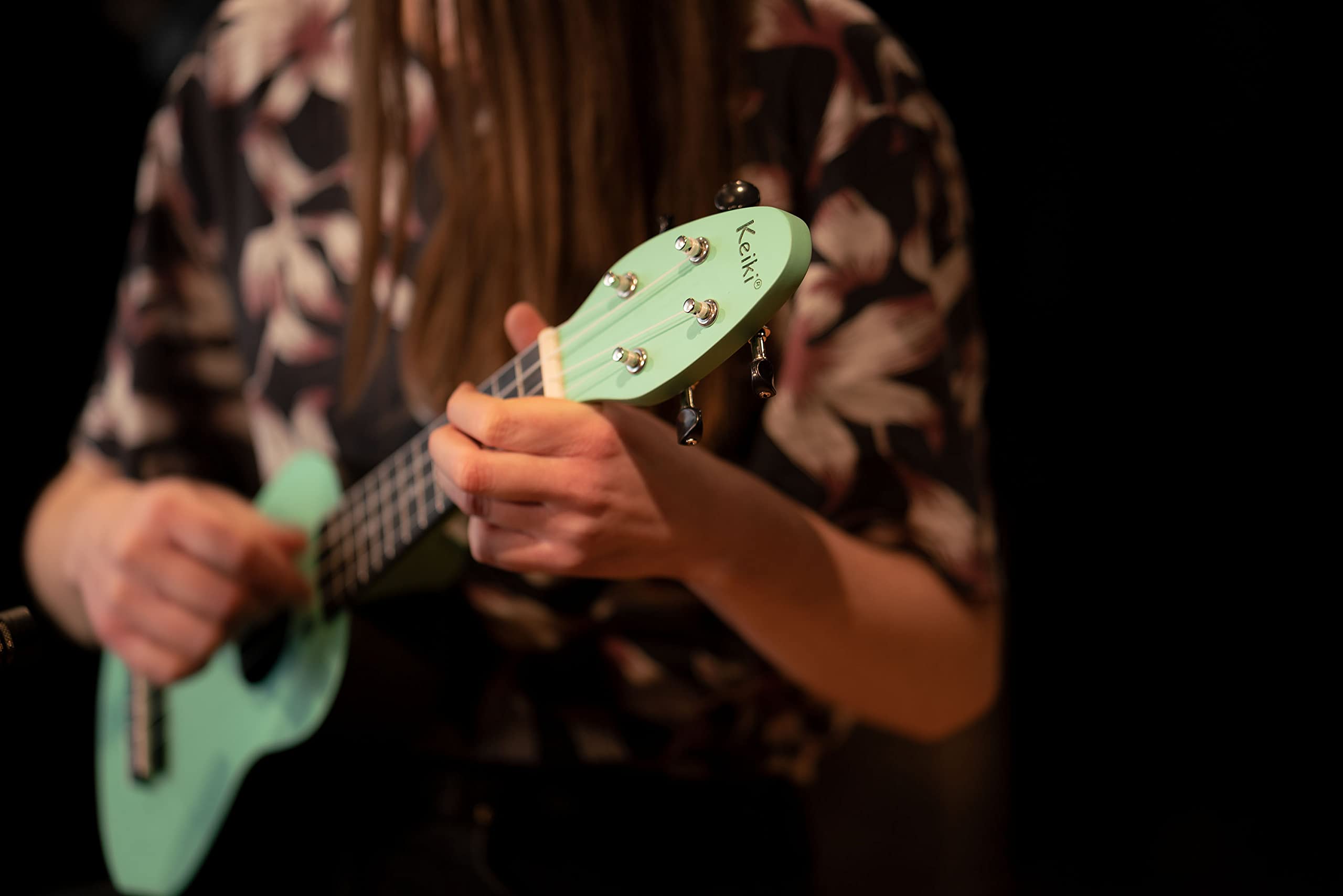 Ortega Guitars Akustyczne Ukulele Sopranowe – Seria Keiki K2 – w Zestawie z Akcesoriami – Agathis/ABS, Kolor Miętowy (K2-CBM)