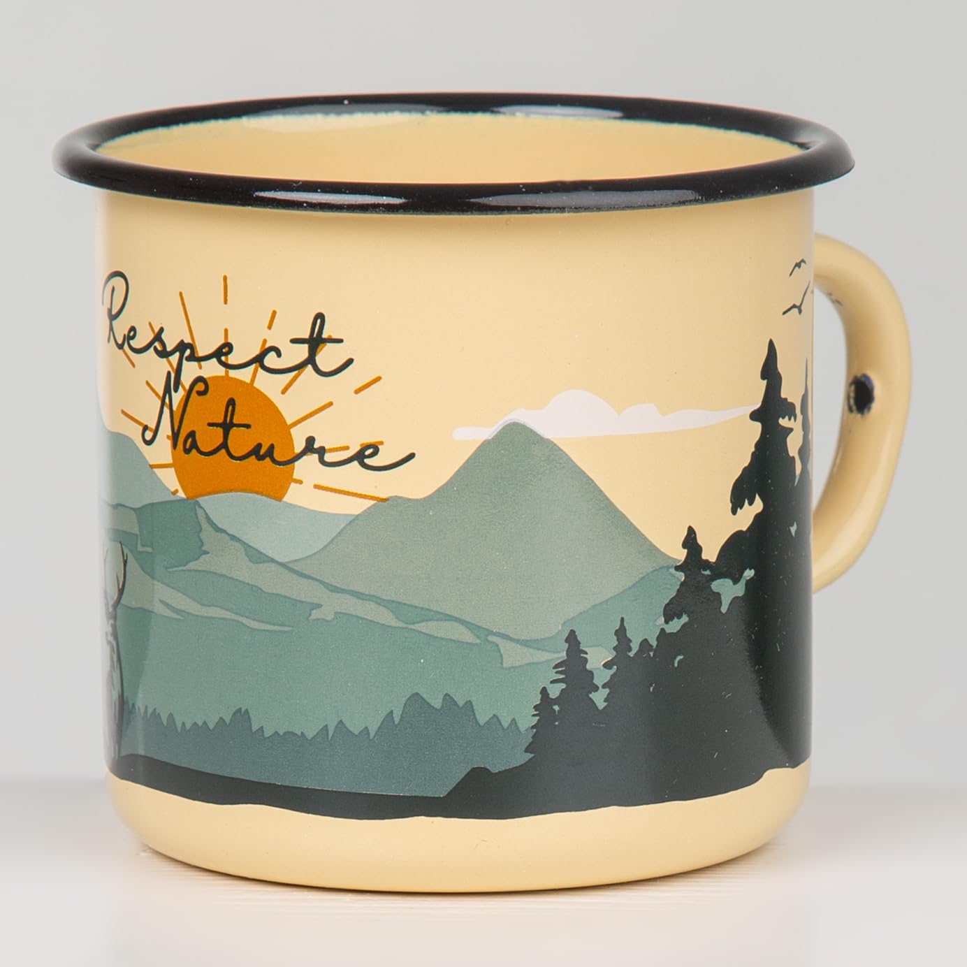Tasse en émail blanc et liseré noir
