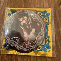 Amazon.co.jp: ONEPIECE イゾウ 輩缶バッジ 第24弾 WORLD 麦わら