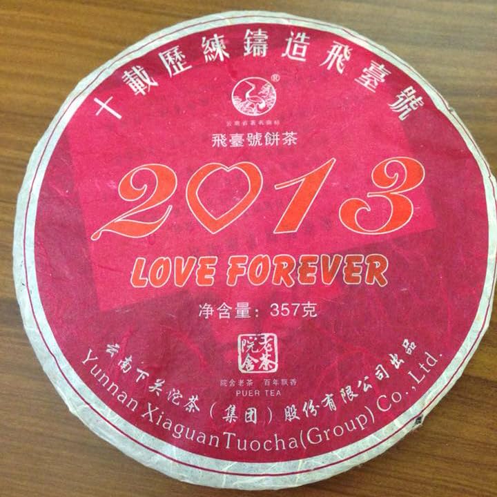 Thé Pu-Erh cru Xiaguan Love Forever 2013 en carton de collection