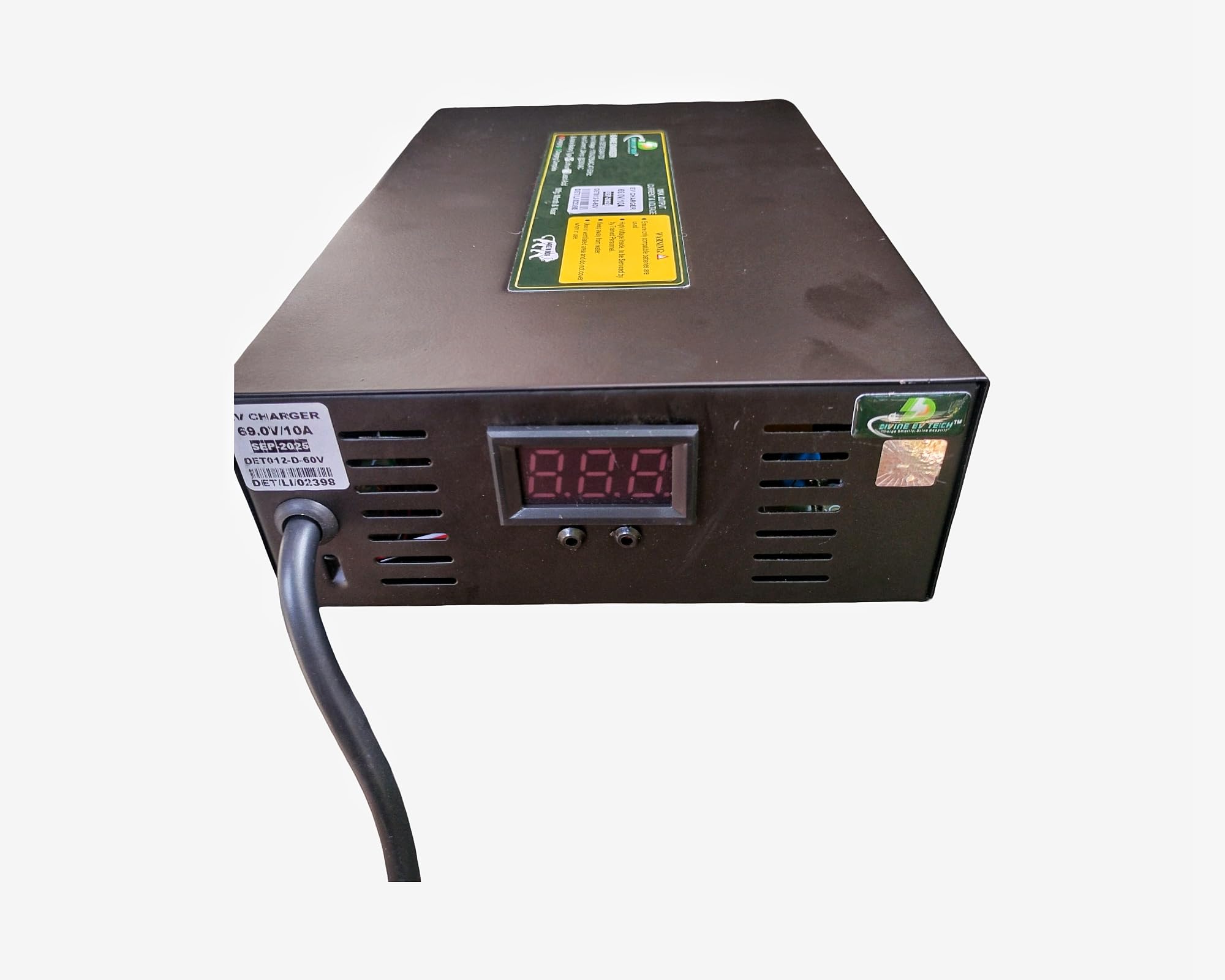 Lithium Battery Charger 48 Volt to 84 Volt 6 amper with Digital dispaly auto cutpff for E-scooty E-rikshwa (60 Volt 10 amper)-image-17