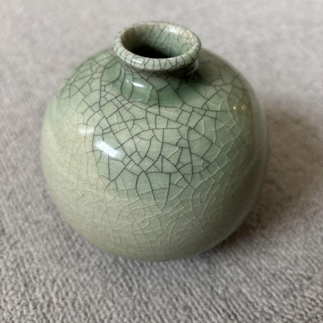 Amazon.co.jp: 大堀相馬焼 花器 花瓶 一輪挿し 左駒 跳ね馬 青磁釉 青