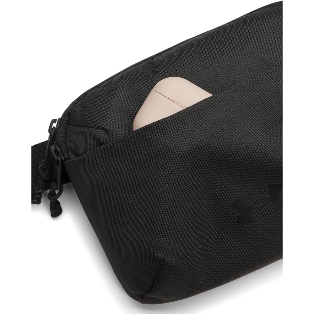 Under Armour Sac banane essentiel, (001) Noir / Noir / Noir, One Size Fits Most, Sac banane essentiel