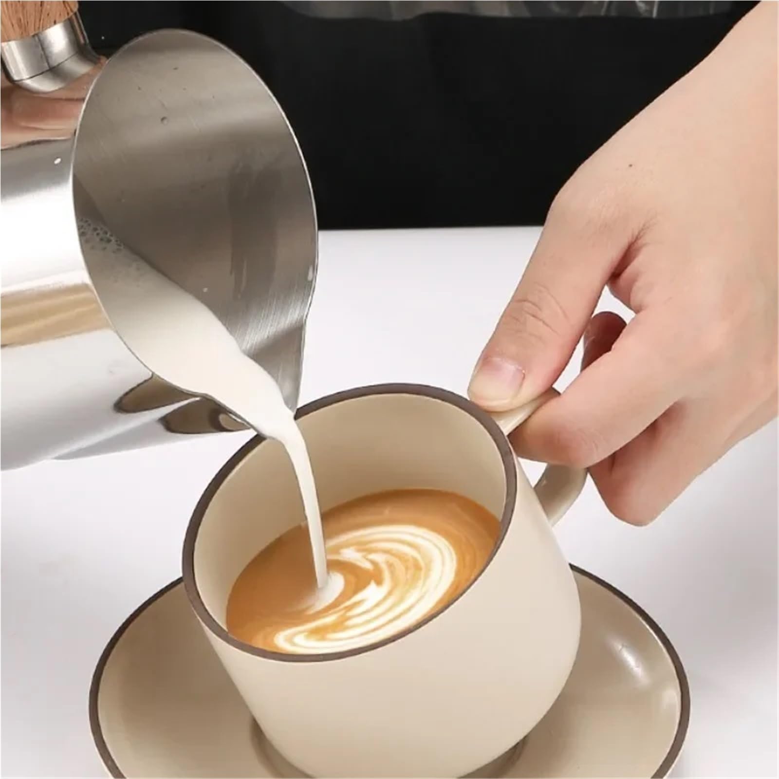 Dzbanek do spieniania mleka ze stali nierdzewnej 600ML 900ML z precyzyjną skalą drewniany uchwyt bezkapkowa wylewka filiżanka kawy naczynia(Sliver,900ML)
