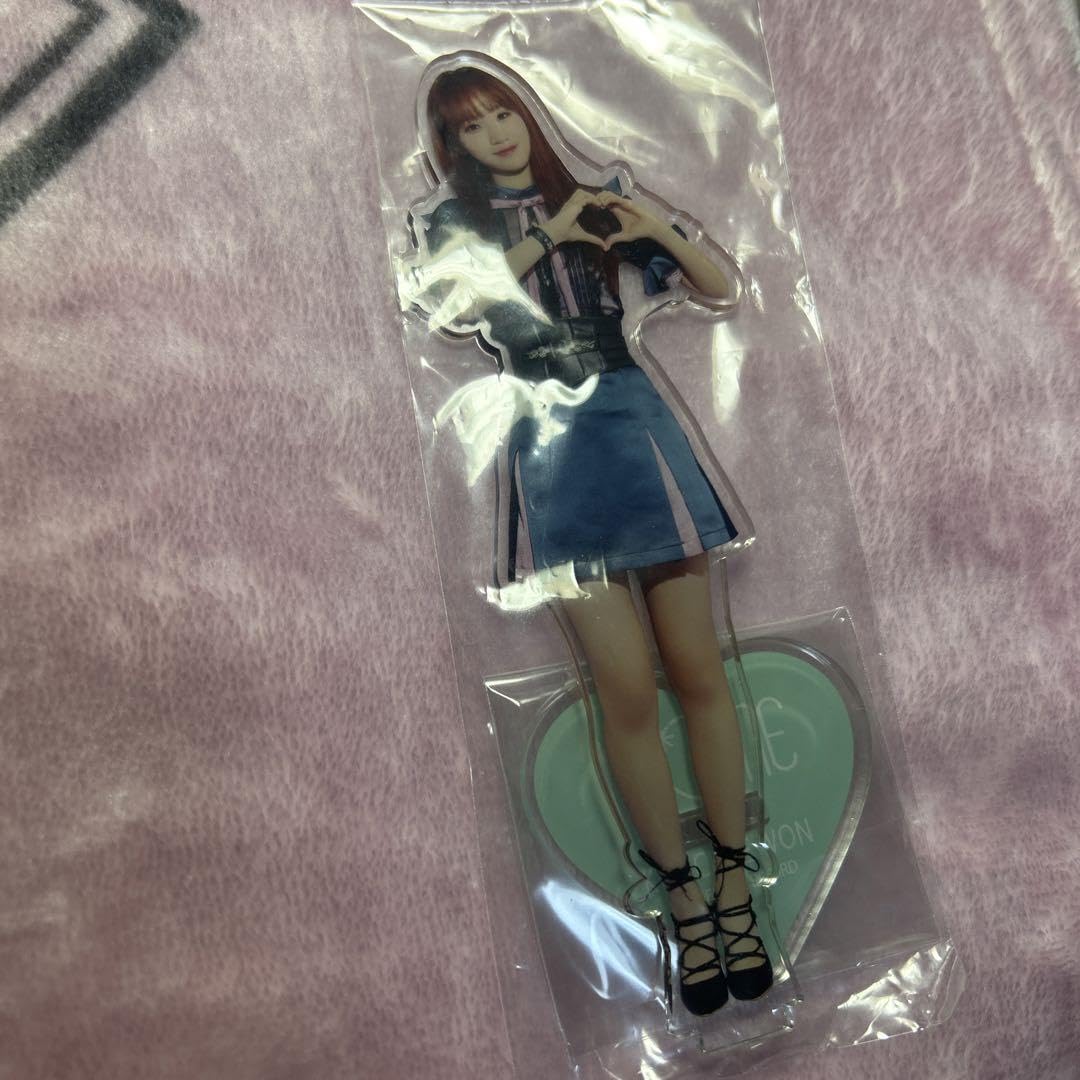 Amazon.co.jp: キムチェウォン アクスタ 好きと言わせたい IZ*ONE