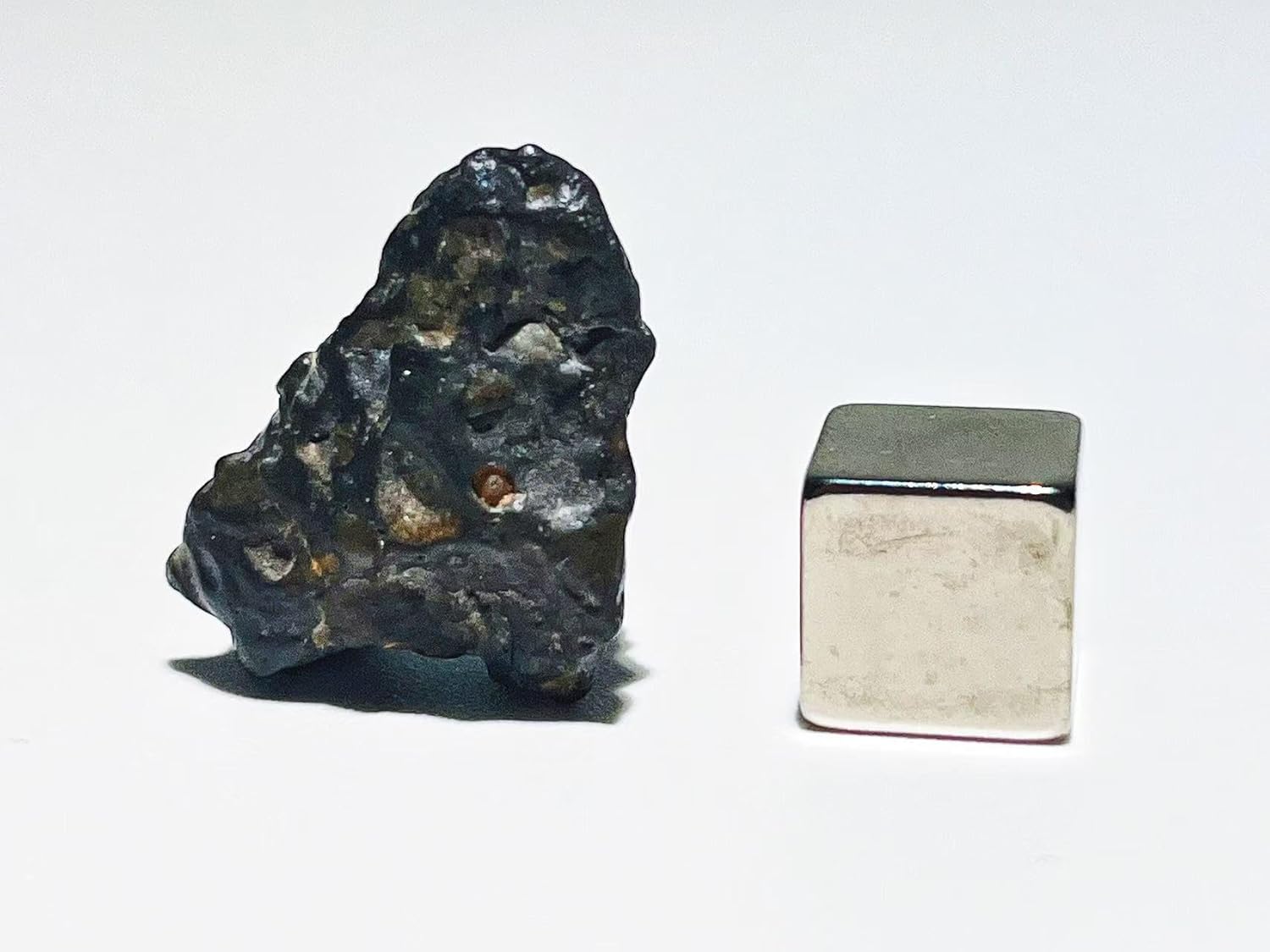 NWA11273 隕石 0.8g 月隕石 月の石 月起源 長石質角礫岩 標本 M2307  