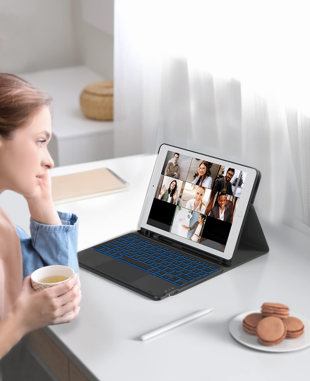CHESONA Tastatur Hülle für iPad 10.2 Zoll 9/8/7 Generation | 7-Farbige Beleuchtung, 2 BT Kanäles, Wiederaufladbar Abnehmbare QWERTZ Tastatur, Schwarz