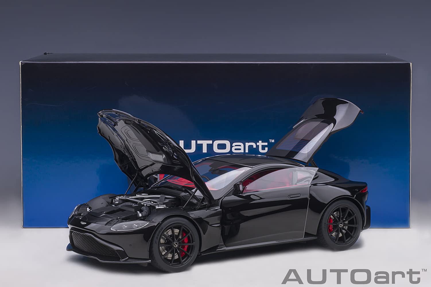 AUTOart 1/18 Aston Martin Vantage 2019 Black/Carbon Black Roof