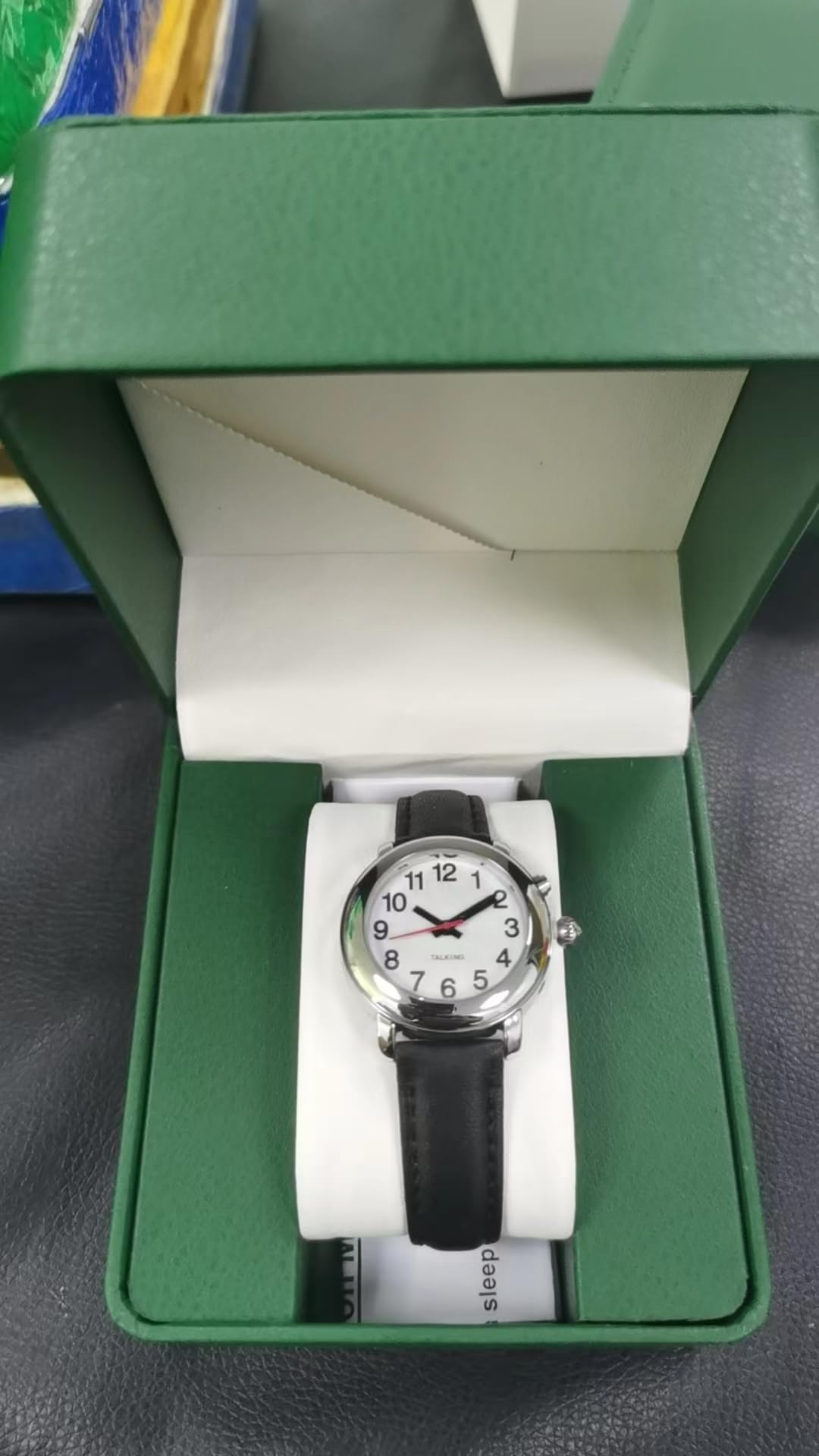 Orologio parlante alla moda, di qualità chiaro e forte voce, ultra sottile da donna, parla l'ora, la data o l'ora di allarme per anziani, vista o ciechi. Con cinturino in pelle nera
