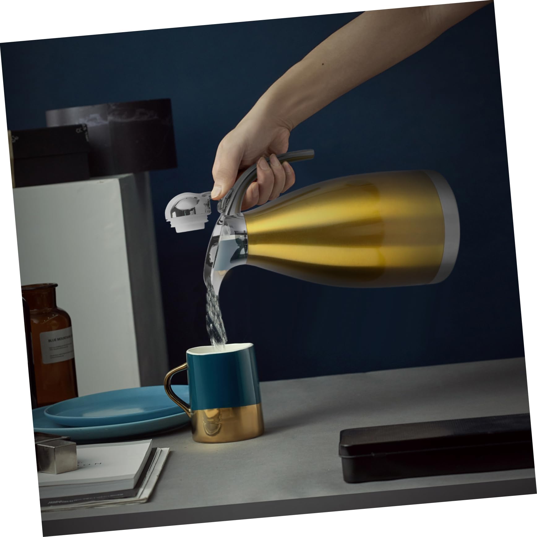 Goldene Thermosflasche 2000ml aus Edelstahl, Doppelwandig Vakuumisoliert