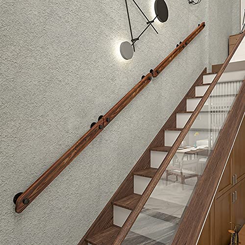 Escaliers intérieurs glissants : posez une rampe en bois stable