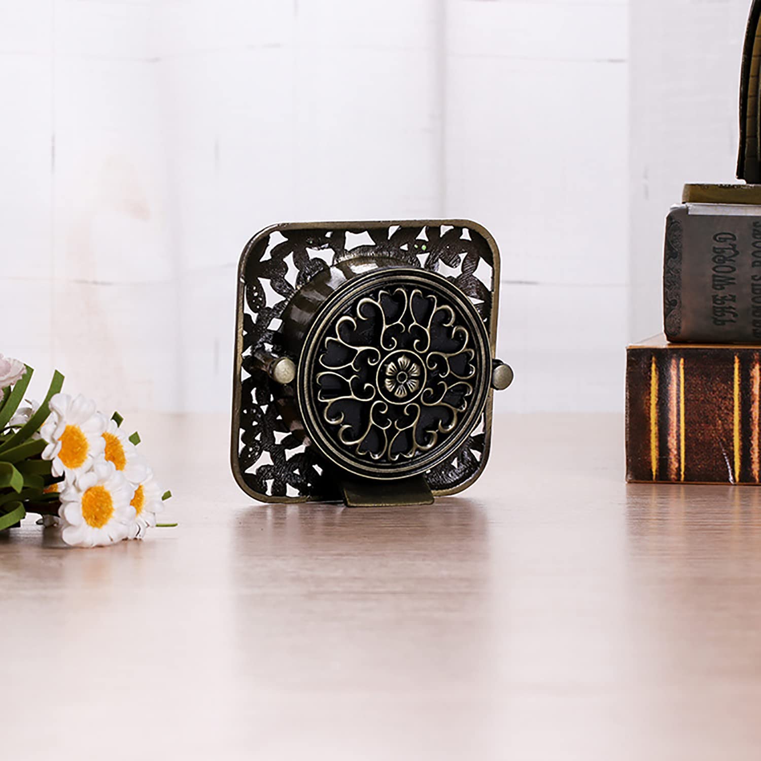 Stille niet-tikkende houten batterij aangedreven decoratieve mini analoge moderne klok