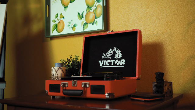Amazon.com: VICTOR Metro 3-Speed Portable Suitcase Turntable