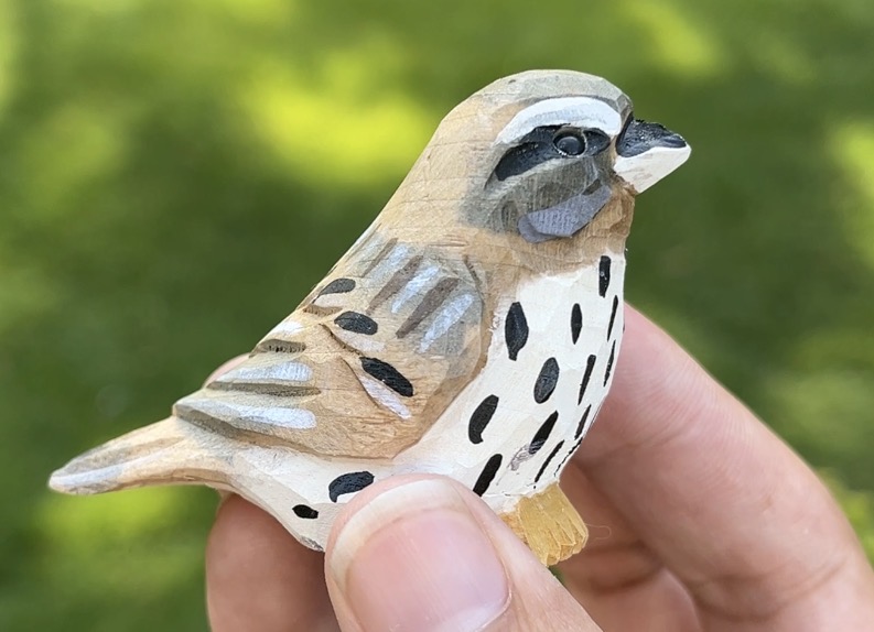 Figura de Gorrión Tallada a Mano en Madera miniatura 6