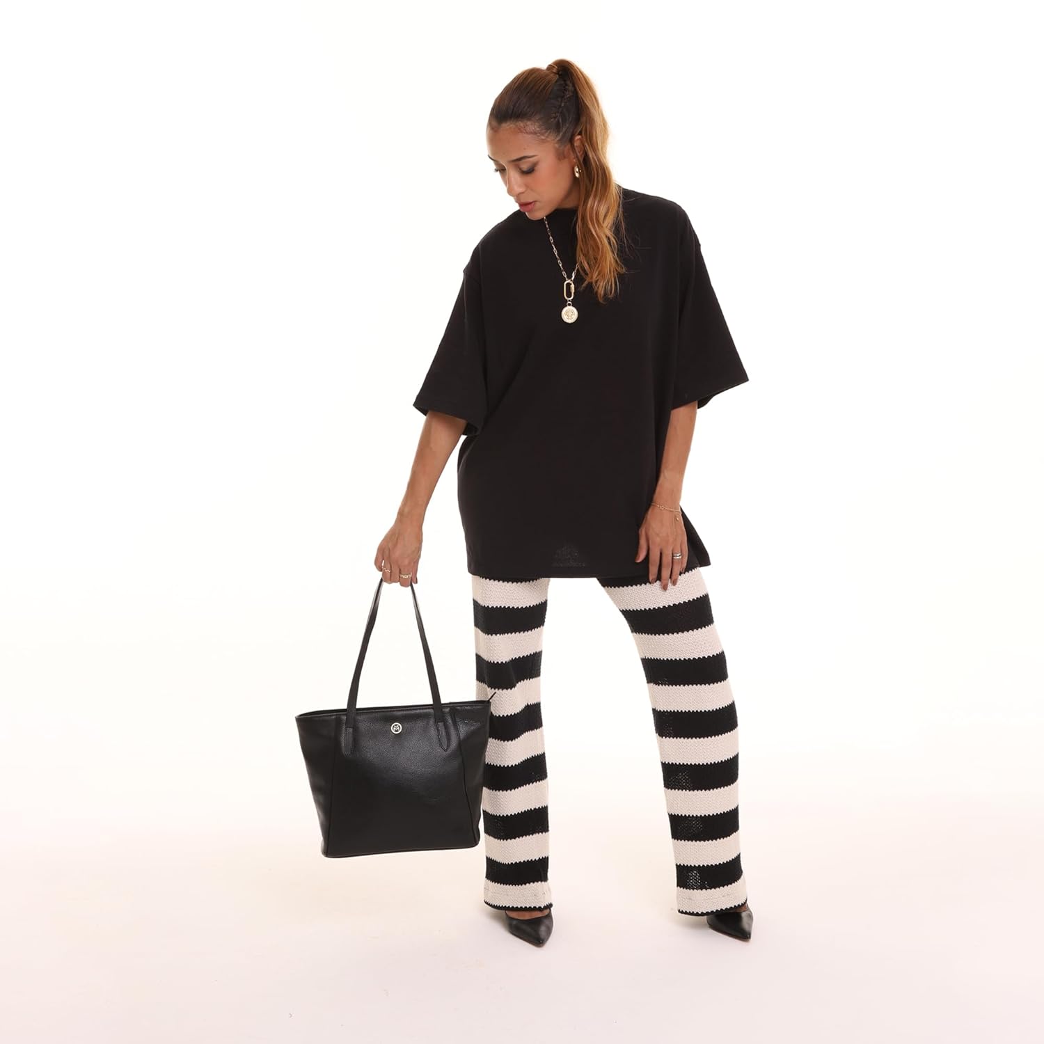 Mariart Manacá Bolsa Shoulder Feminina de Couro Bovino Legítimo em promoção! Veja a oferta e mais achadinhos de Bolsas 6 Hoje é o melhor dia para comprar Mariart Manacá Bolsa Shoulder Feminina de Couro Bovino Legítimo com aquele preço maroto! Promoção! Aproveite a oferta! 6