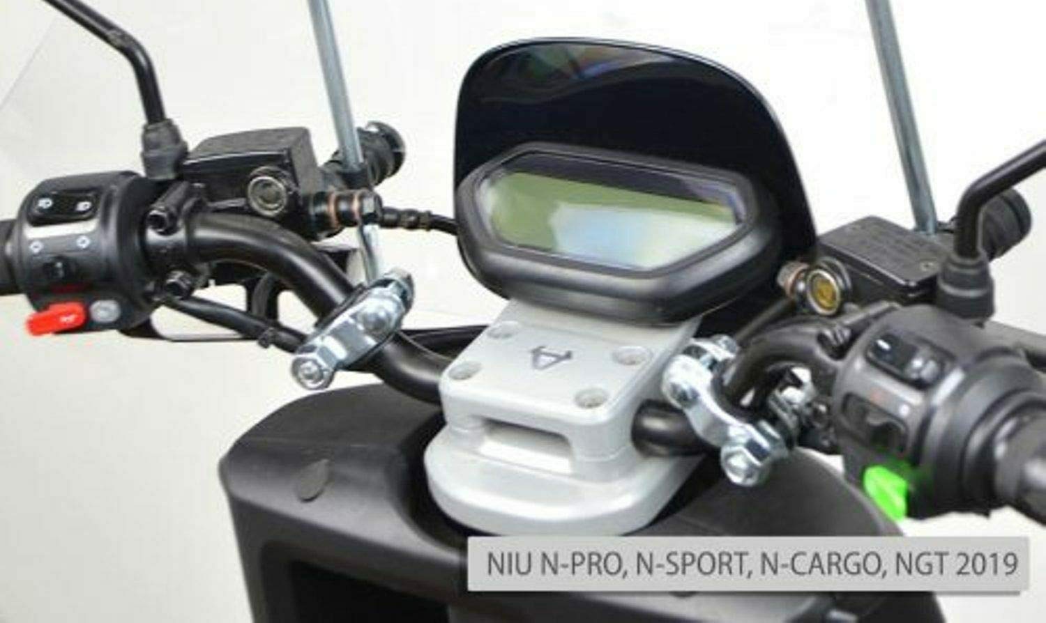 Pare-brise NIU N15-NGT écran - ART. 23596 pour tous les modèles avec guidon nu attaches de pare-brise se fixent sur le guidon nu