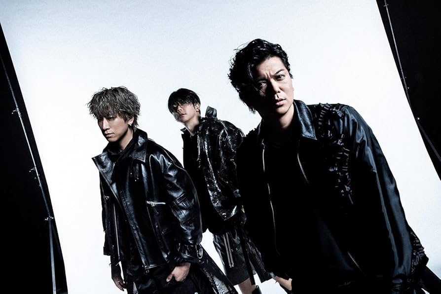 NEWS　変身　【３形態】CD·DVDセット Amazon.co.jp: (3形態/DVD)【予約/公式品】【限定シリアル封入