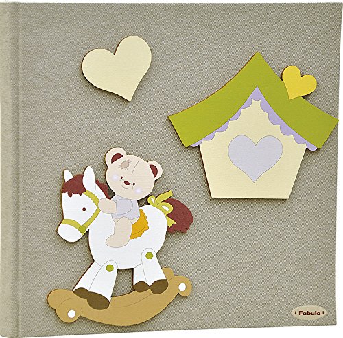 Foto album con copertina e applicazioni in legno + personalizzazione GRATUTITA con stampa del nome del tuo bimbo/a. Le fotografie degli eventi più importanti del tuo bambino . Articolo venduto in apposita scatola marchiata Fabula.