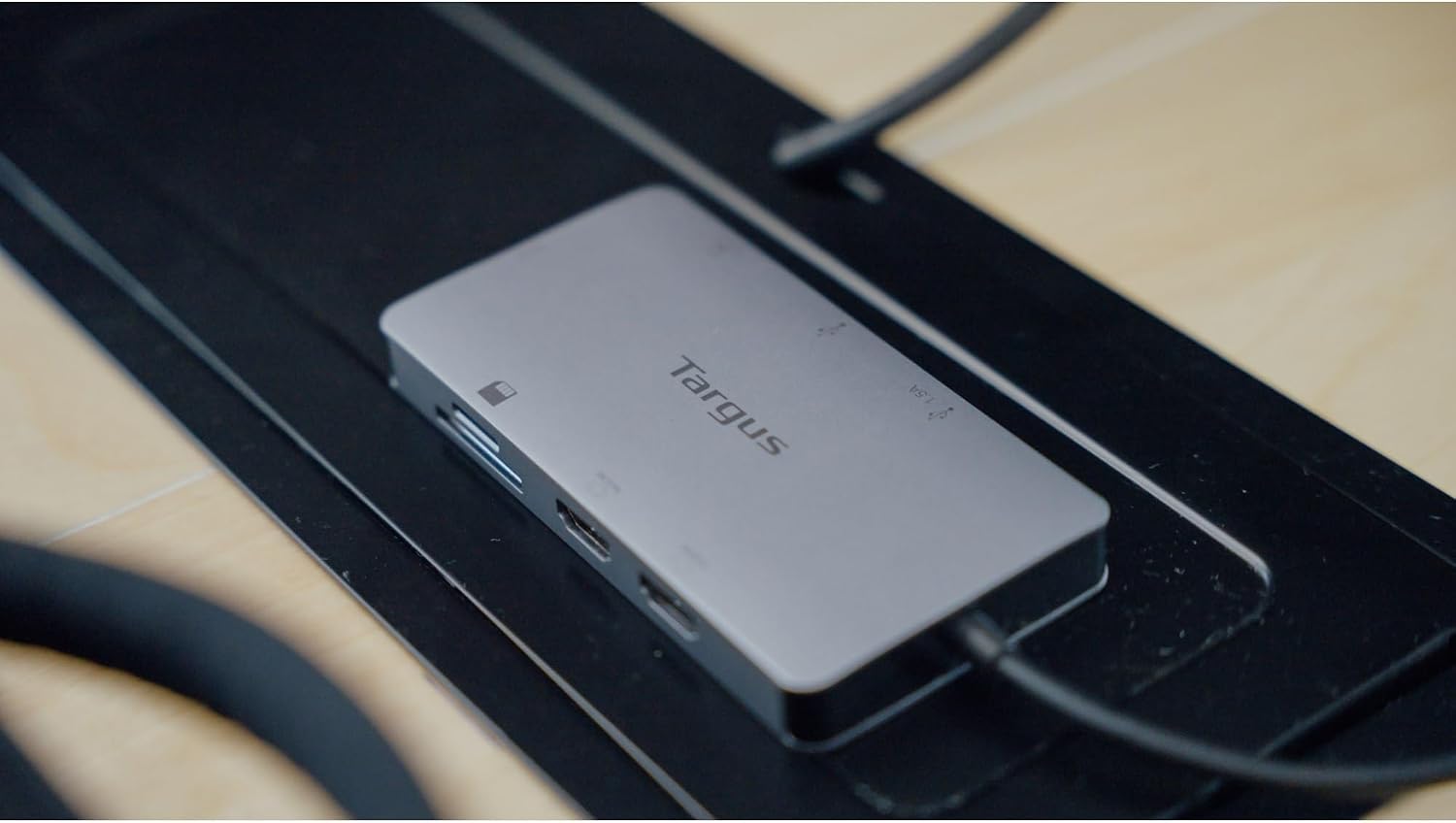 USB-C デュアルHDMI™トラベルドック 高さ4-1/2インチ x 幅3インチ x 奥行き7/8インチ シルバー 【回路】