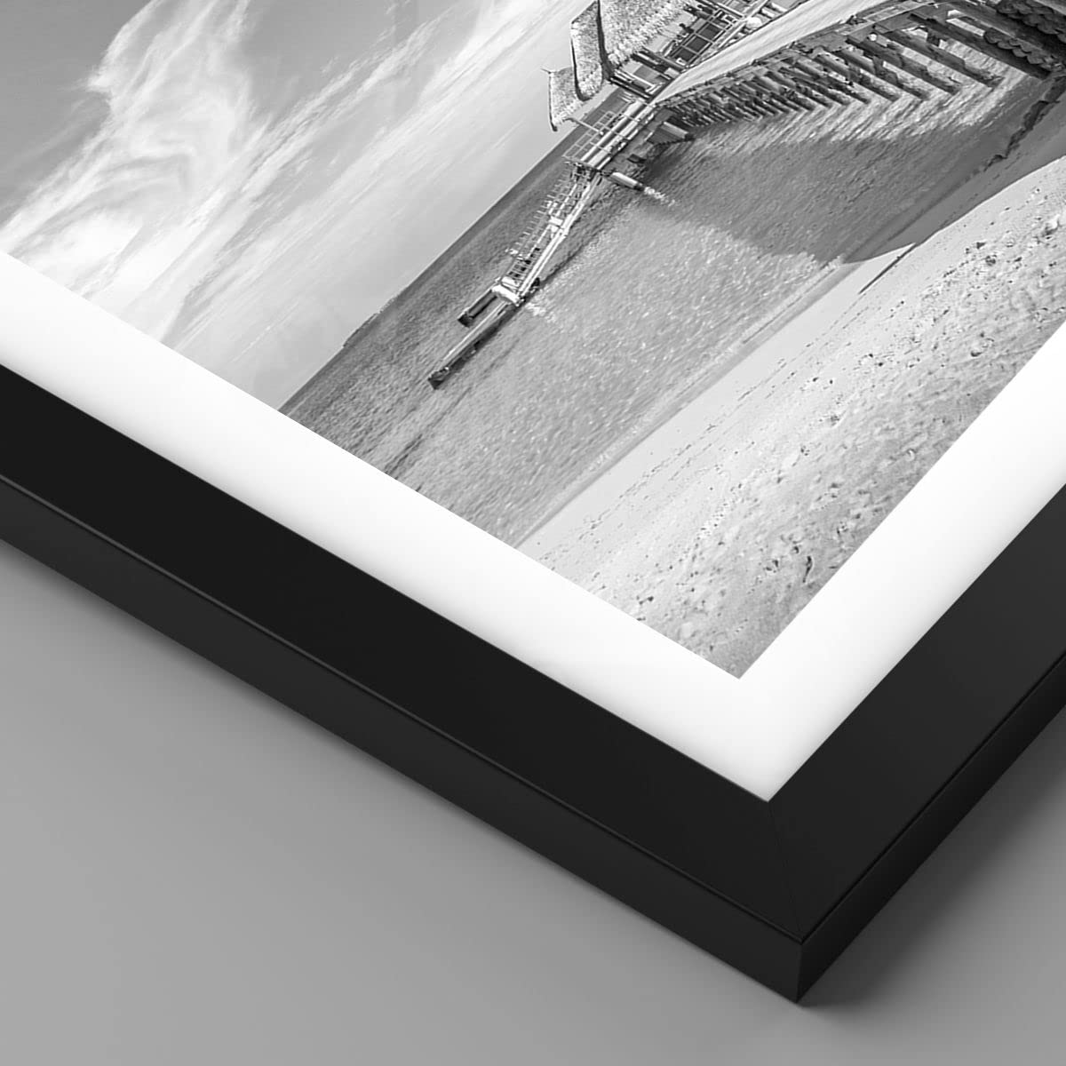 Poster Wandbild Kunstdruck 50x70cm Schwarz-Weiß Landschaften - 4750 - P2B | Paradiesisch Strand Einfarbig Vertikal mit schwarzem Rahmen Wohnzimmer Schlafzimmer Küche Büro Wanddeko Kunstposter ARTTOR