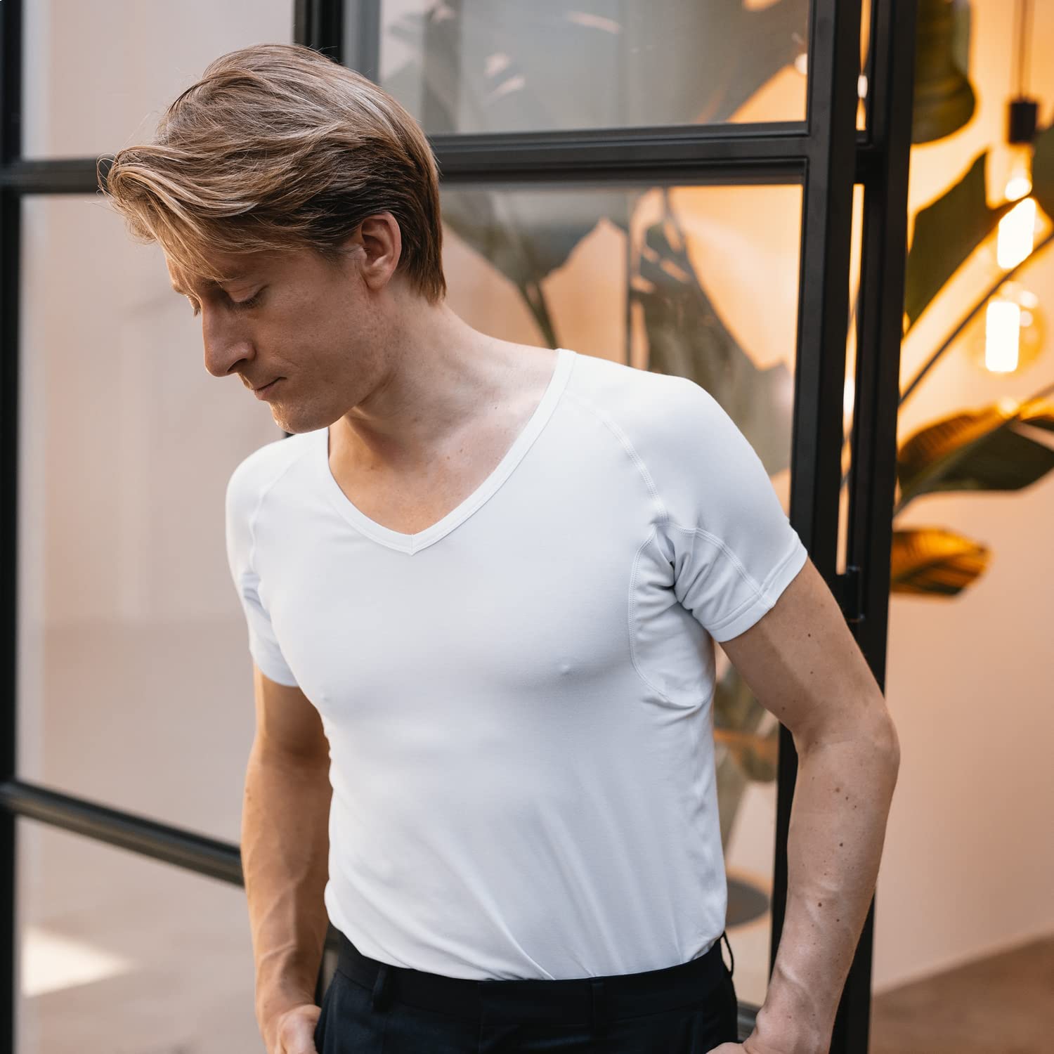 Camisa antisudor – Camiseta Antimanchas de Sudor – Camiseta de Cuerpo antisudor – con ArmPads Pro y Tratamiento Plateado – Hombre – Cuello en V