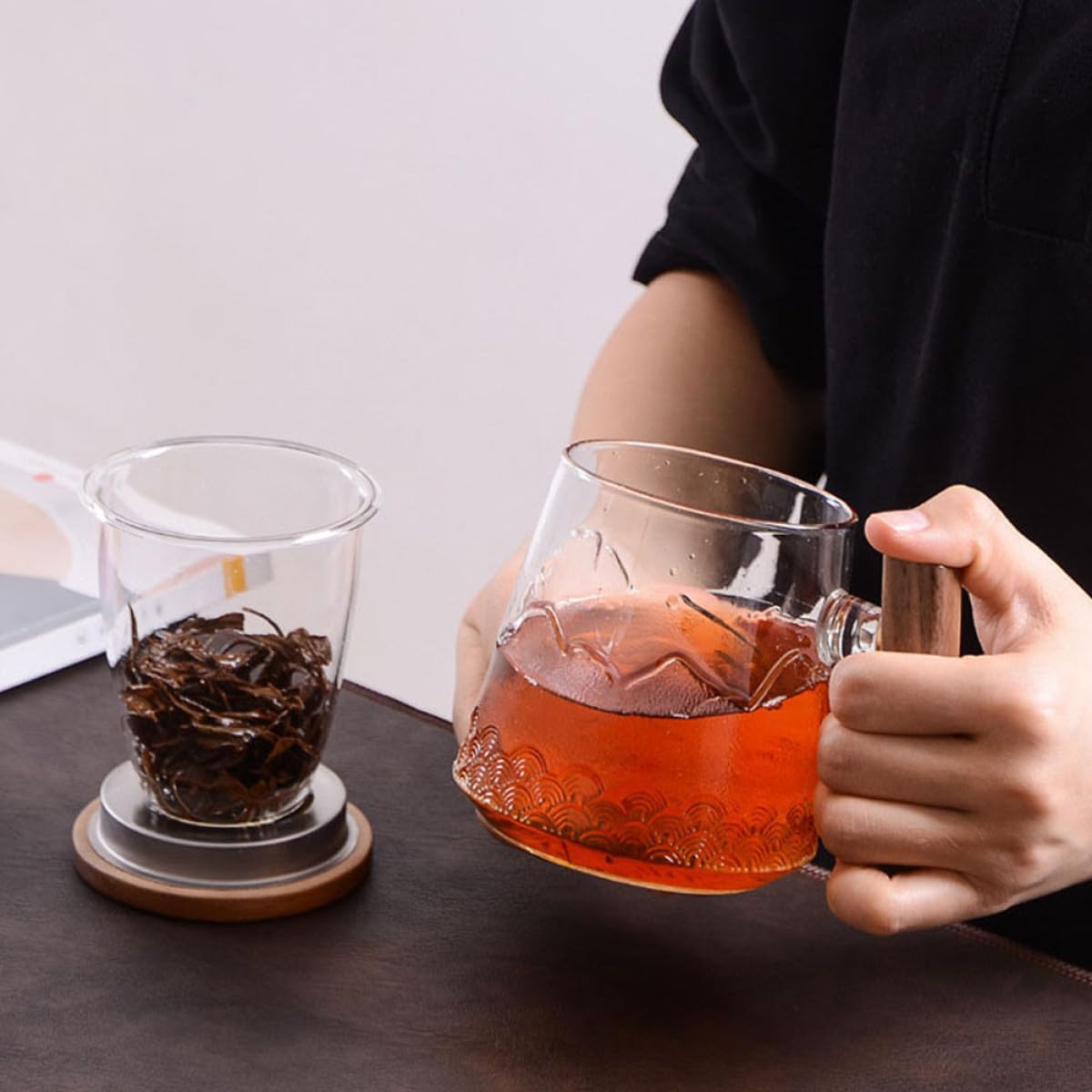 ULTECHNOVO Teetasse aus Glas mit Deckel, Große Trennfunktion, Modern | 1 Stück, Hitze und Kältebeständig, mit Sieb und Holzgriff, für Büro und Zuhause