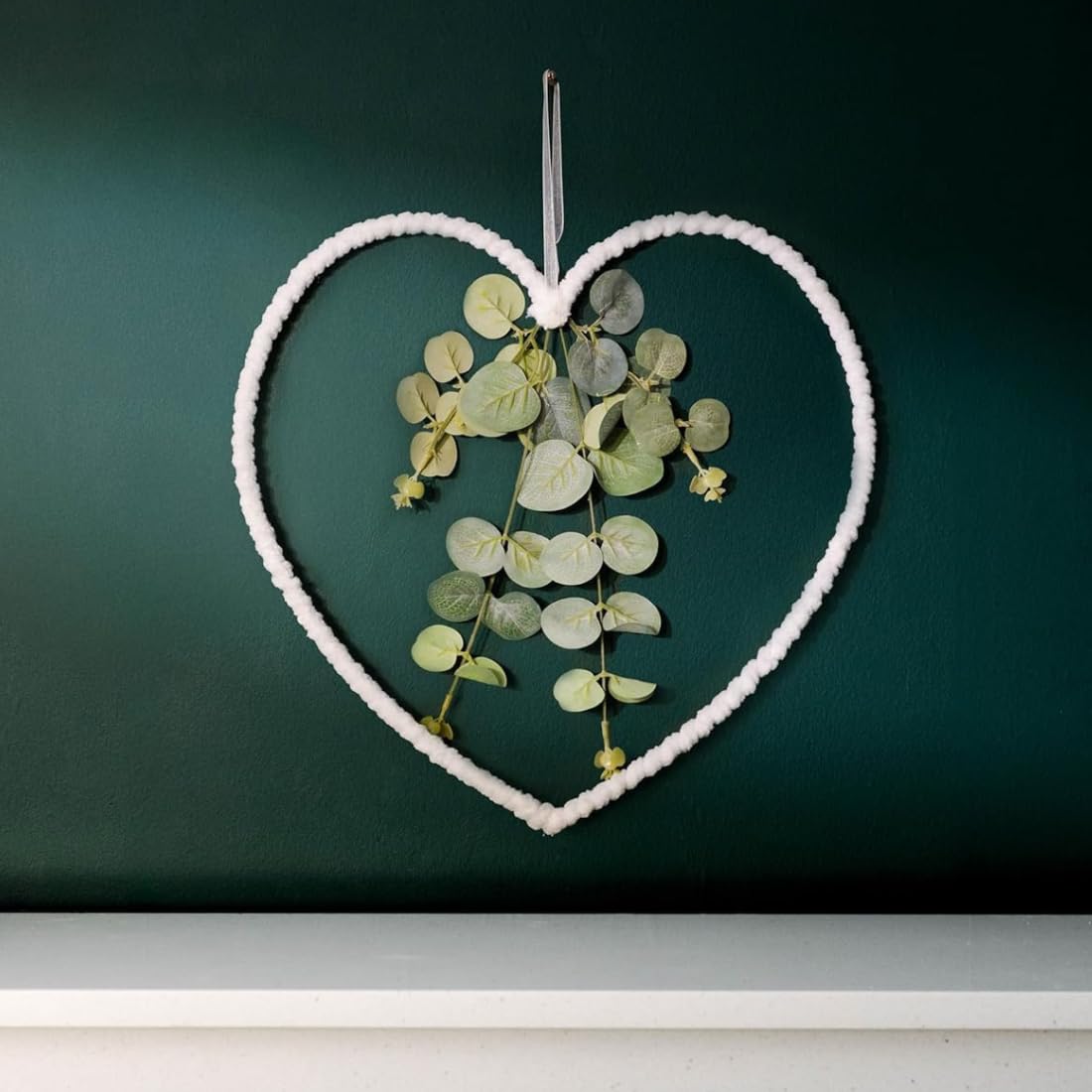 Marco Paul Interiors 35Cm Eucalyptus Heart Marco Paul 35Cm White Heart Shaped Christmas Wreath - Faux Eucalyptus & Rustic Festive Foliage - Hanging Decoration For Front Door, Mantelpiece Or Indoor Winter Display Traditional Christmas Décor