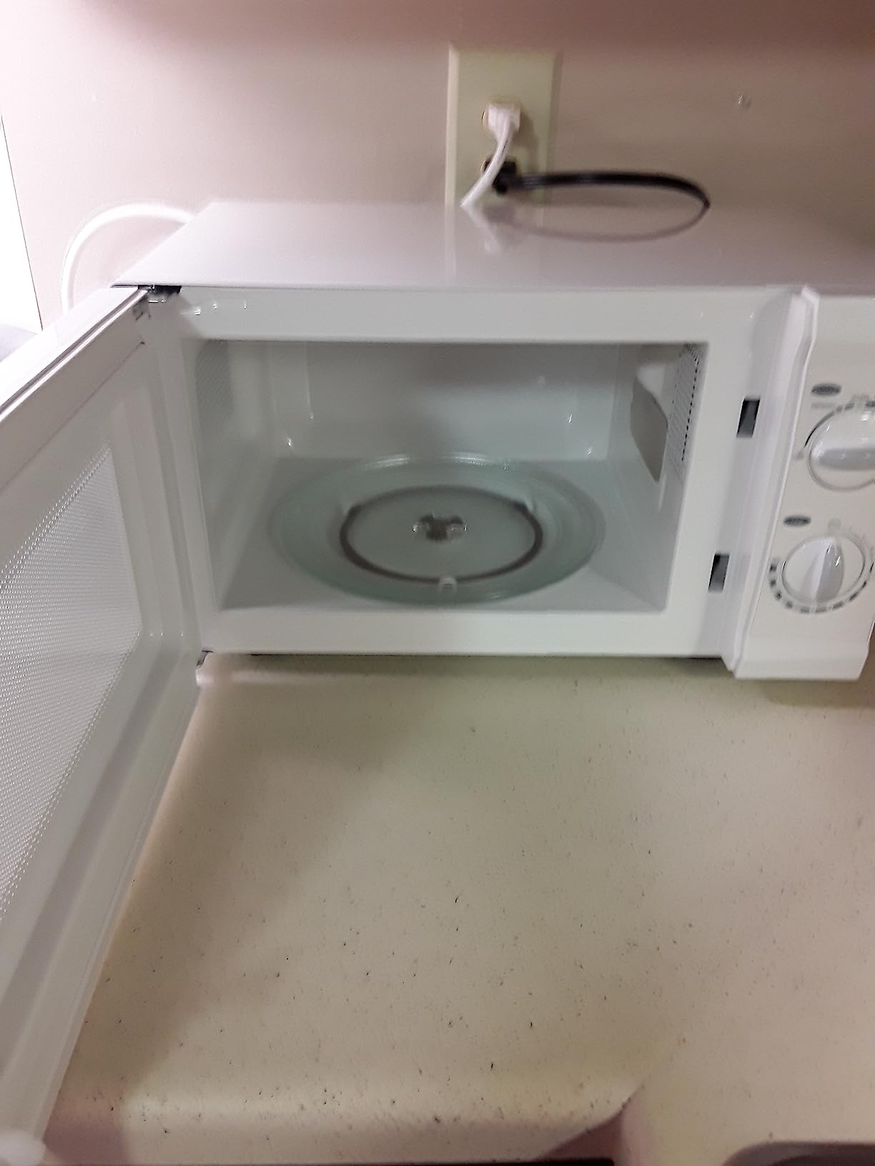 12/mo Finance Commercial Chef CHM660 Counter Top Microwave, 0.6