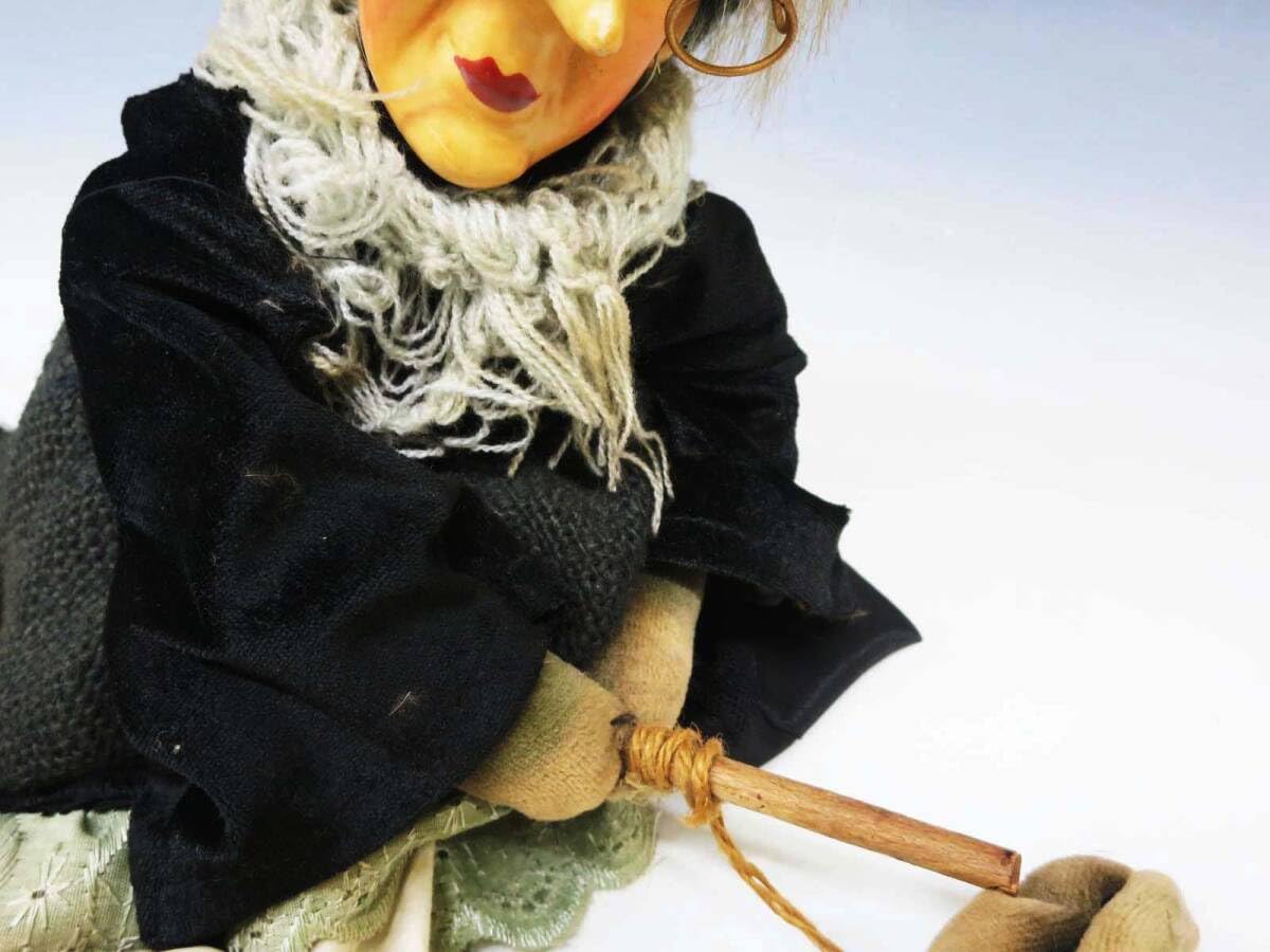 Amazon | 西洋人形 ほうきに乗った魔女 全長 約41cm 箒 ほうき 壁掛け
