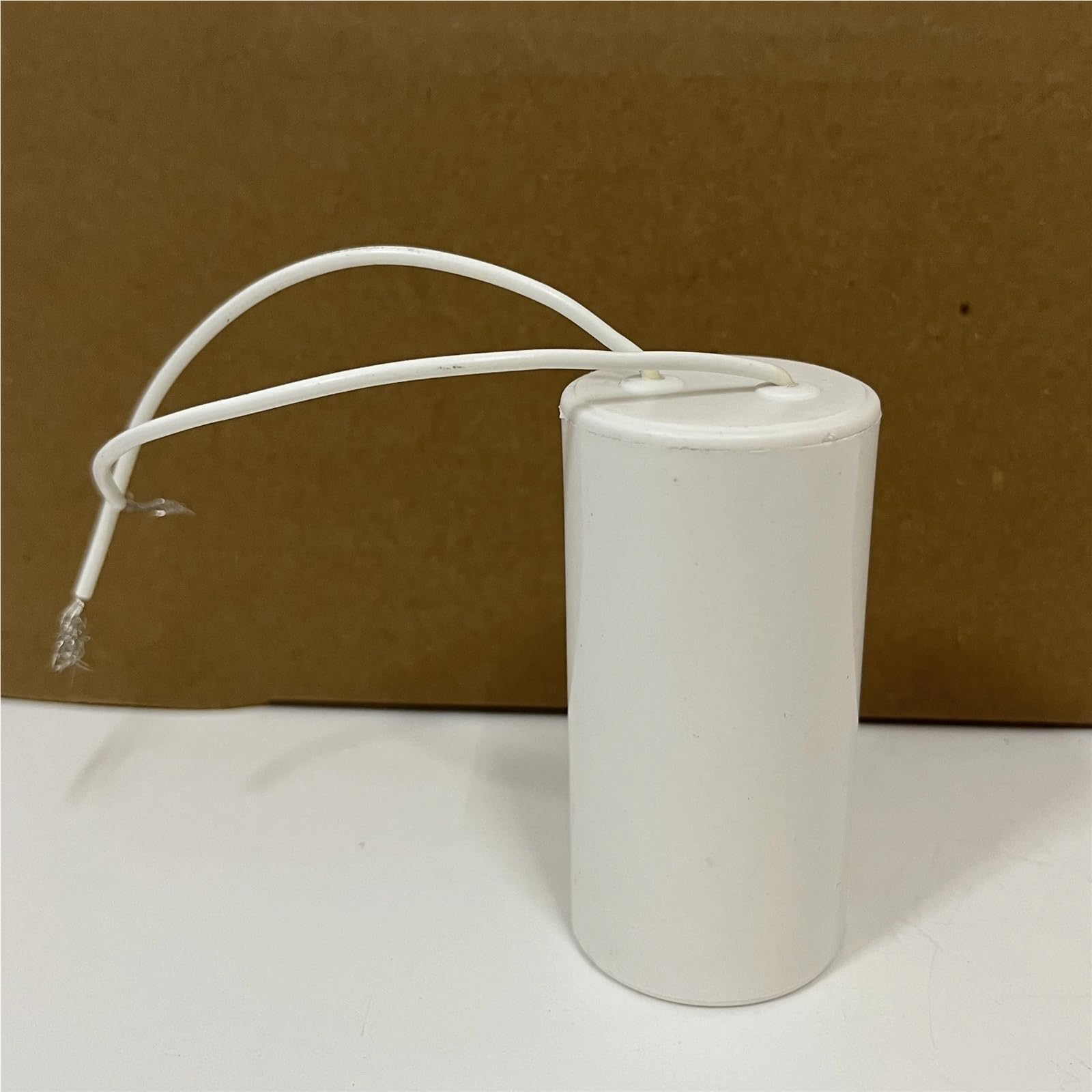 Condensatore cilindrico da 18uf,450V,AC50/60Hz,10/70/21,Due Fili.