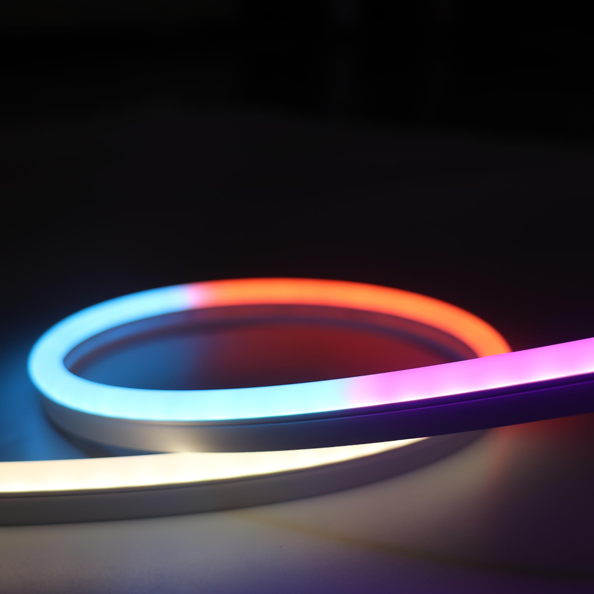 LED Neon Lichtschlauch 5m RGBIC | WiFi & Bluetooth | Musik-Sync | 16 Mio. Farben | IP67 Wasserdicht | Alexa & Google | Innen und Außen | Zimmer Gaming Deko