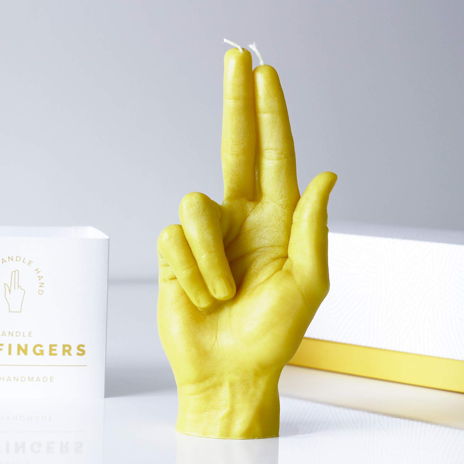 Vela gesto de mano GUN – Tamaño grande de la mano real 21 x 10 x 6 cm – Estatua hecha a mano – Decoración del hogar – Cumpleaños, oficina, regalo de inauguración de la casa (Amarillo)