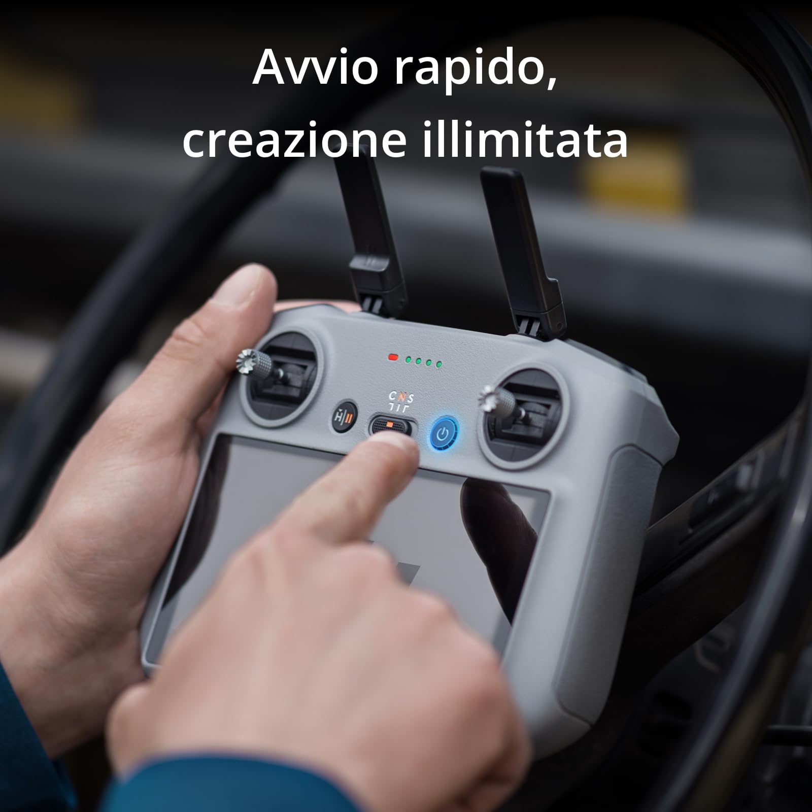 DJI RC 2, radiocomando per Flip/ Air 3/Mini 4 Pro, processore di generazione, trasmissione O4 da 20 km, schermo FHD da 5,5", antenne 2T4R, controller intelligente leggero e compatto