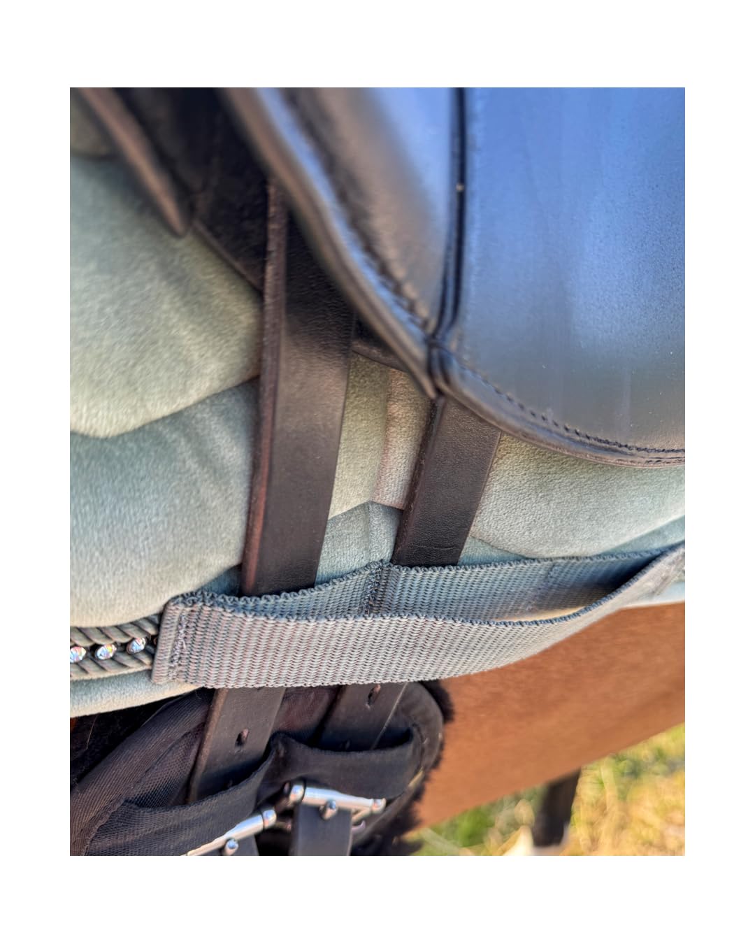 4Horses Dressurschabracke Leeds, atmungsaktive Schabracke mit Coolmax-Futter, Schaumstoffpolsterung, Polyfill und Klettschlaufen