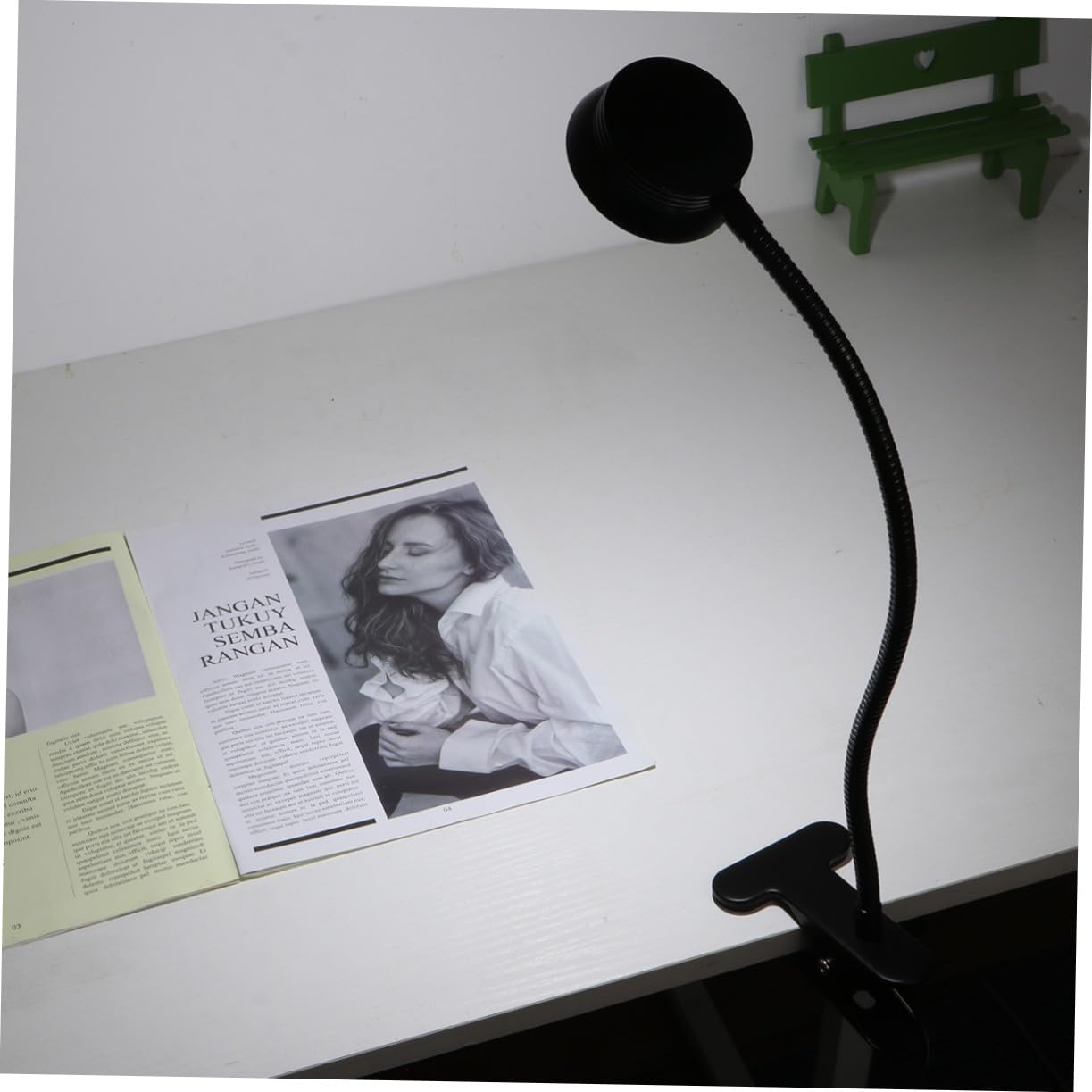 Lampada da Lettura LED a Clip 4w Collo Flessibile e USB | Doppia Regolazione 2 Livelli, Paralume per Uso Notturno, Cavo Incluso, Finitura Nero Metallo