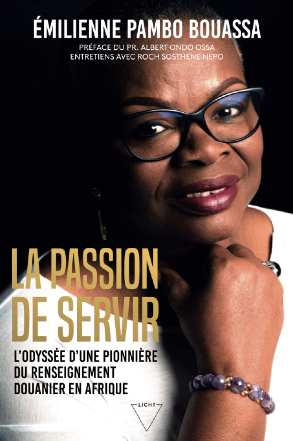 La Passion de servir: L'odyssée d'une pionnière du renseignement douanier en Afrique (French Edition)