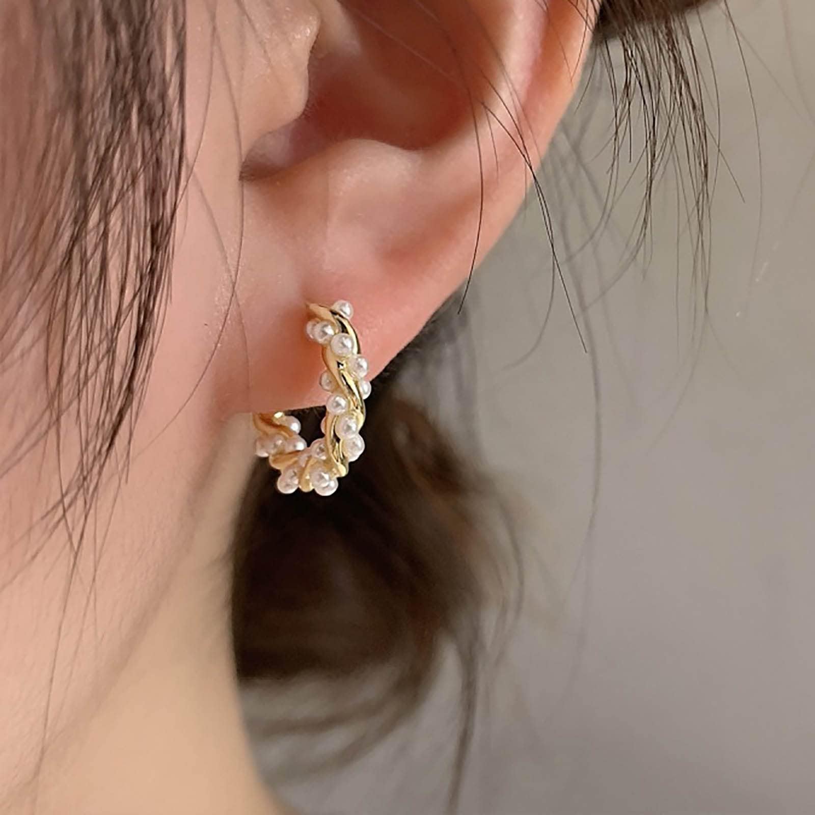 TseenYiPearl Hoop Earrings Gold Pearl Huggie Hoop Earrings Boho Pearl Twist Hoop Earrings Vintage Pearl Bridal Earrings Wedding Pearl Earrings Jewelry for Women and Girls Gifts