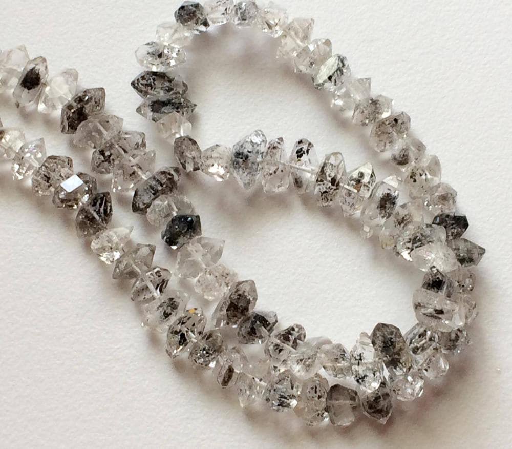 Koraliki kwarcowe z diamentem Herkimer o średnicy 8–9,5 mm, bryłki surowego diamentu kwarcowego, surowy diamentowy kwarc nawiercany pośrodku (opcje od 4 cali do 8 cali) – AS5011, 8–9,5 MM