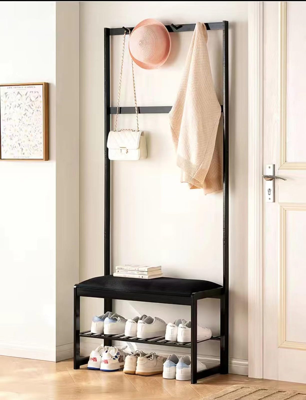 Porte-manteau en bambou pour un couloir ordonné et un salon chaleureux
