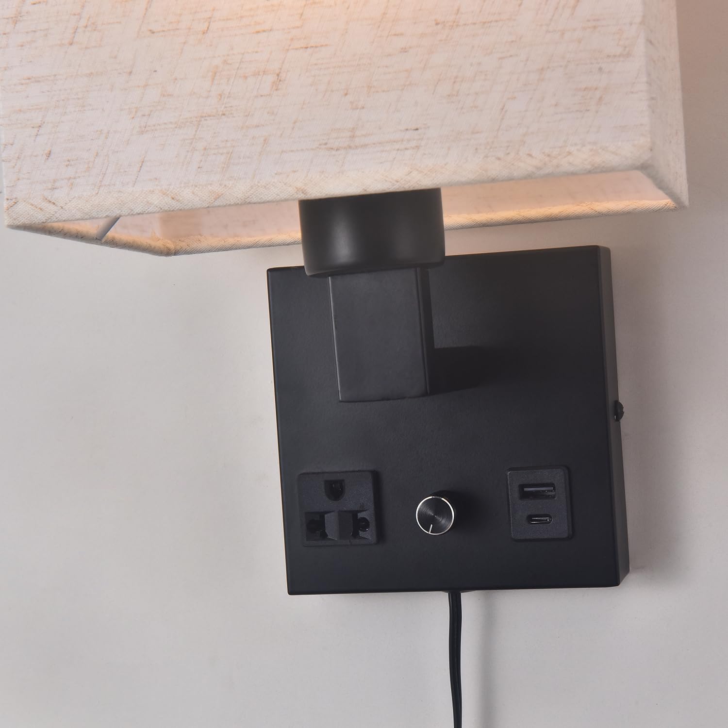 Nachttisch-Wandlampen für Schlafzimmer, steckbare Wandleuchten mit dimmbarem Schalter, AC-Steckdose & USB-Anschluss und Stoffschirm, schwarze Wandleuchten für Wohnzimmer und Hotel (Black(2 Pack))