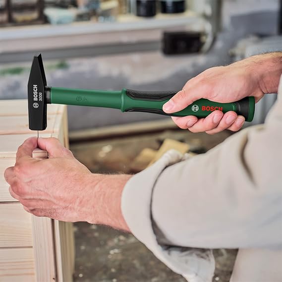 Bosch Universal Hand Tool Set 25-Piece (Versatile Tool Kit for General Purpose DIY Around the Home; Combination Pliers; Tape Measure; Spirit Level, 300g Hammer and More)