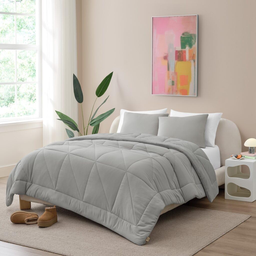 UGG Full/Queen Comforter Set – 3 Piece Luxury Reversible Plush Queen Bed Set with Down Alternative Fill, Soft Comforter Bedding Set with 2 Queen Shams for Home & Bedroom Decor, Seal Gray (Corey) - Image 2