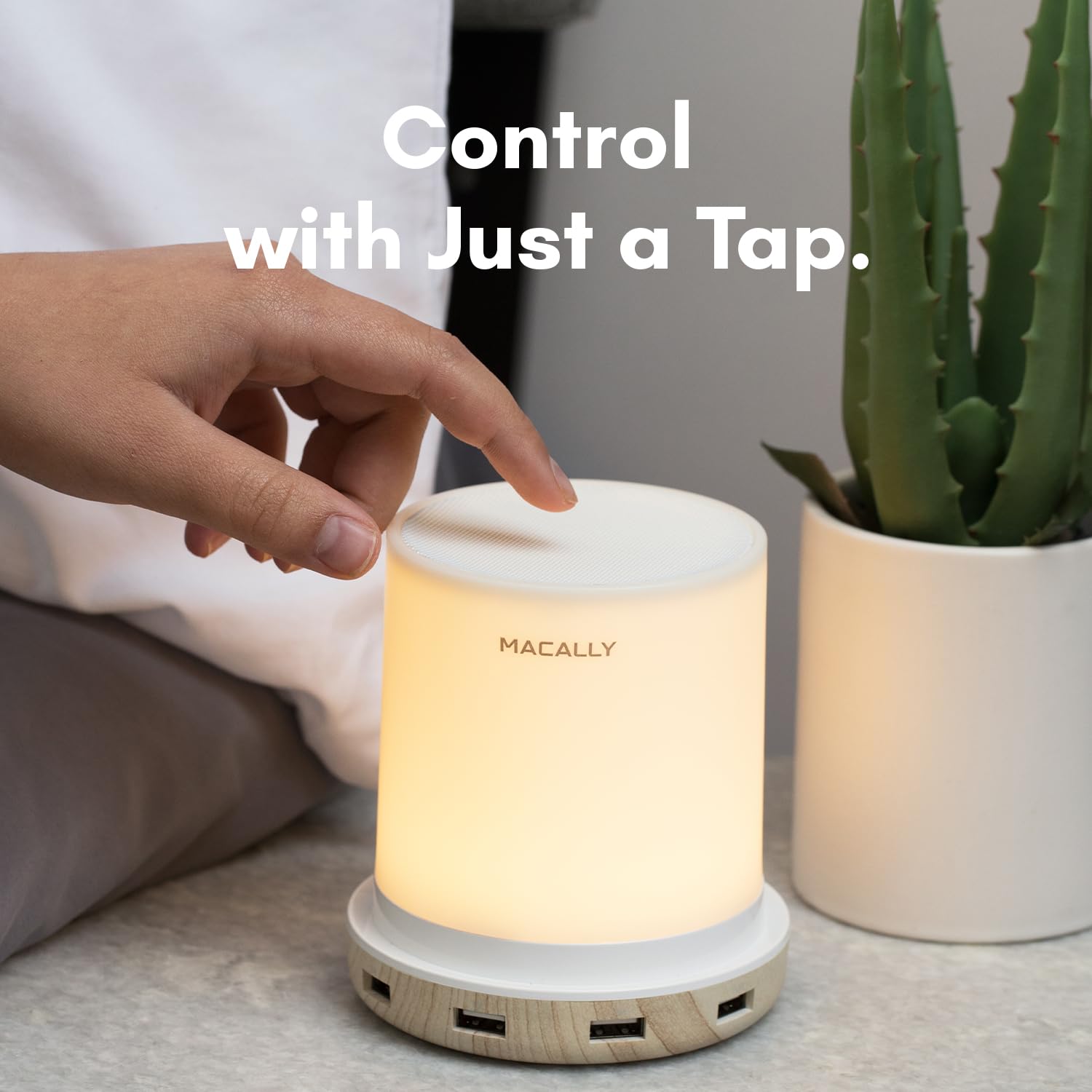 Macally Lámparas táctiles pequeñas para mesita de noche, lámpara de noche con puerto USB, lámpara de mesa corta regulable de 3 vías para espacios pequeños, uso como luz nocturna y cargador en el
