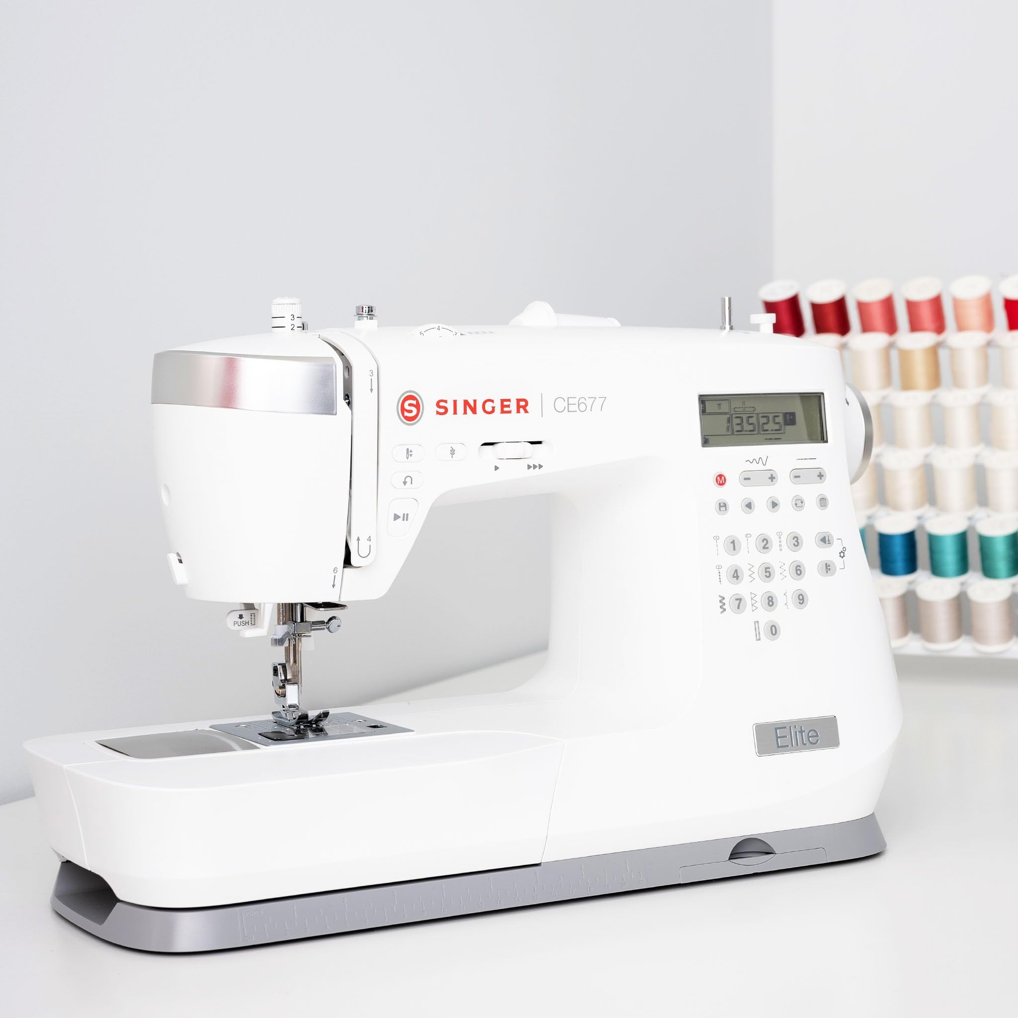 Singer Elite CE677 - Macchina da cucire computerizzata con 200 punti integrati e infila aghi integrato, colore: Bianco