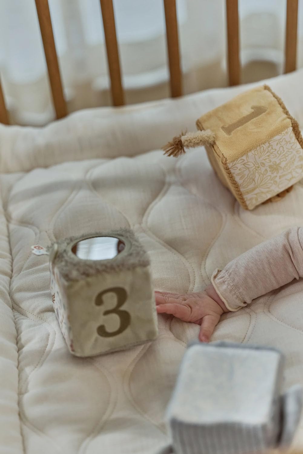 Little Dutch Activity Stoffwürfel - Fühlwürfel - Spielwürfel - Aktivitätswürfel - für Babys ab der Geburt - Unisex - Safari Friends