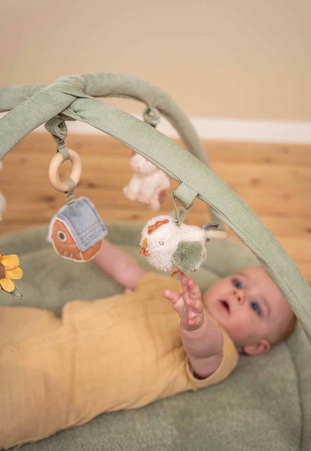Little Dutch Little Farm 8817 - Manta para gatear con arco de juego