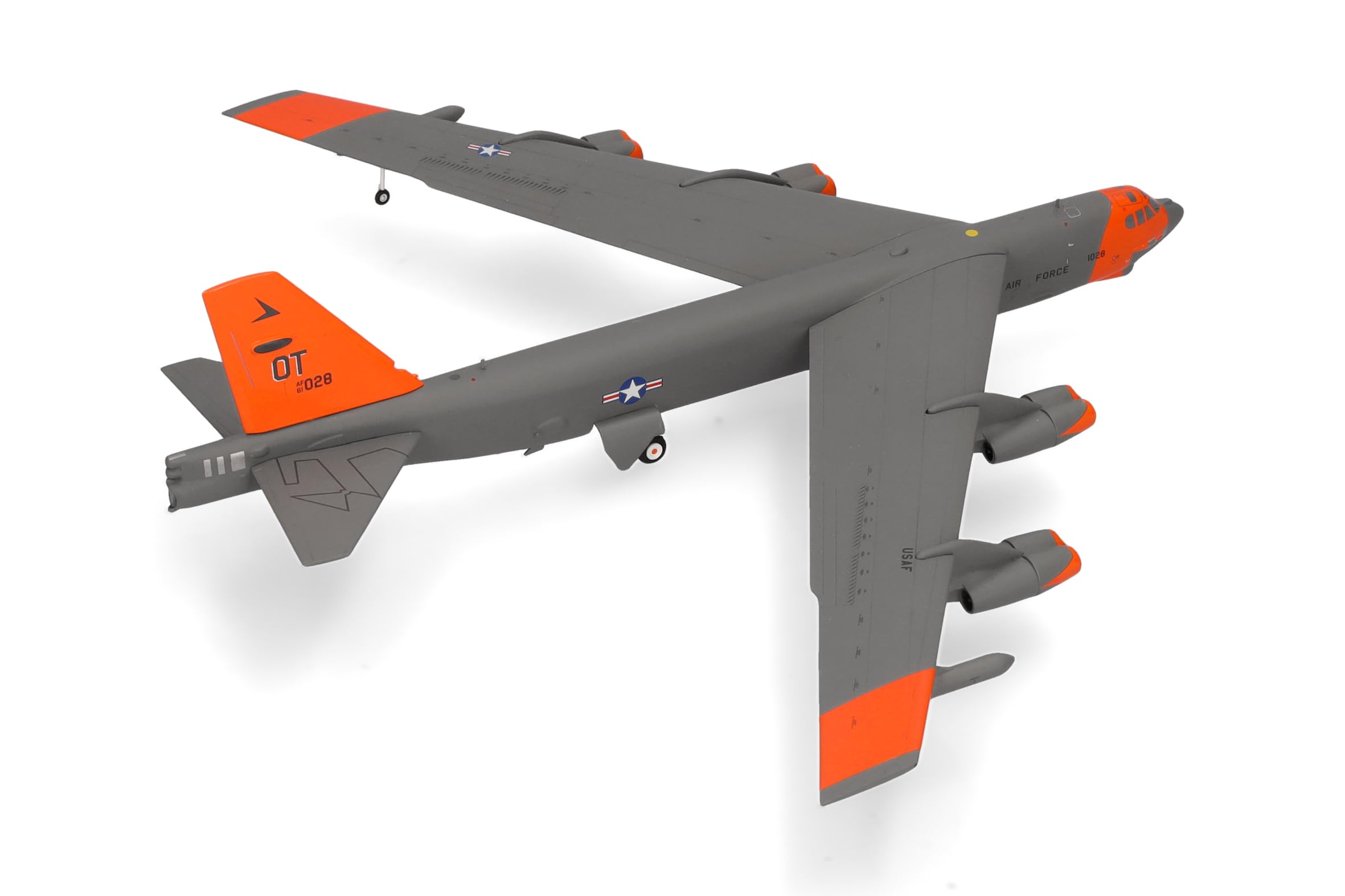 【herpa】アメリカ空軍B-52H 爆撃機ストラトフォートレス 1/200 Amazon.co.jp: Herpa 飛行機モデル アメリカ空軍 ボーイング B-52H